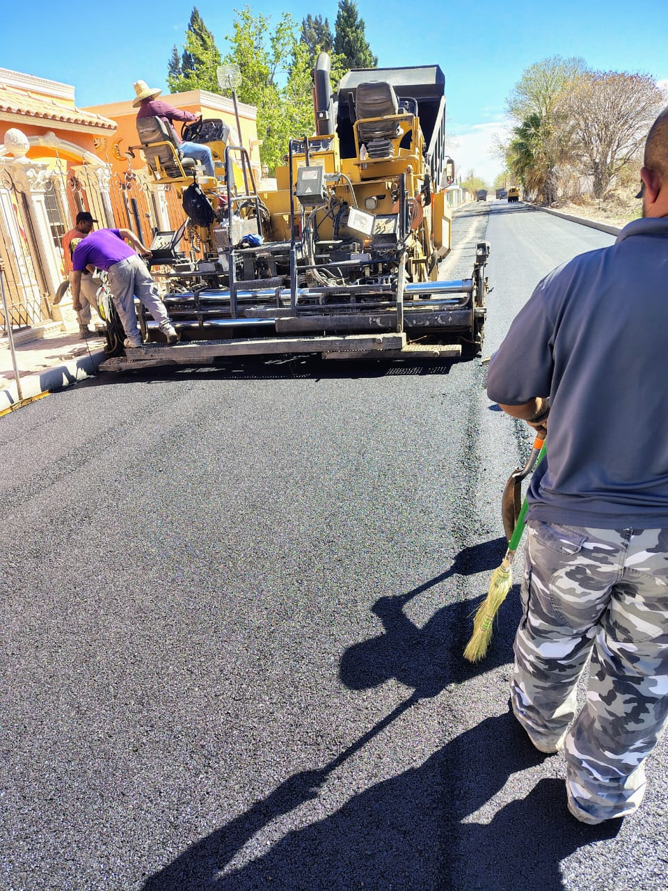 Por concluir en Meoqui pavimentación de Calle Primera Oriente en Nuevo San Lucas