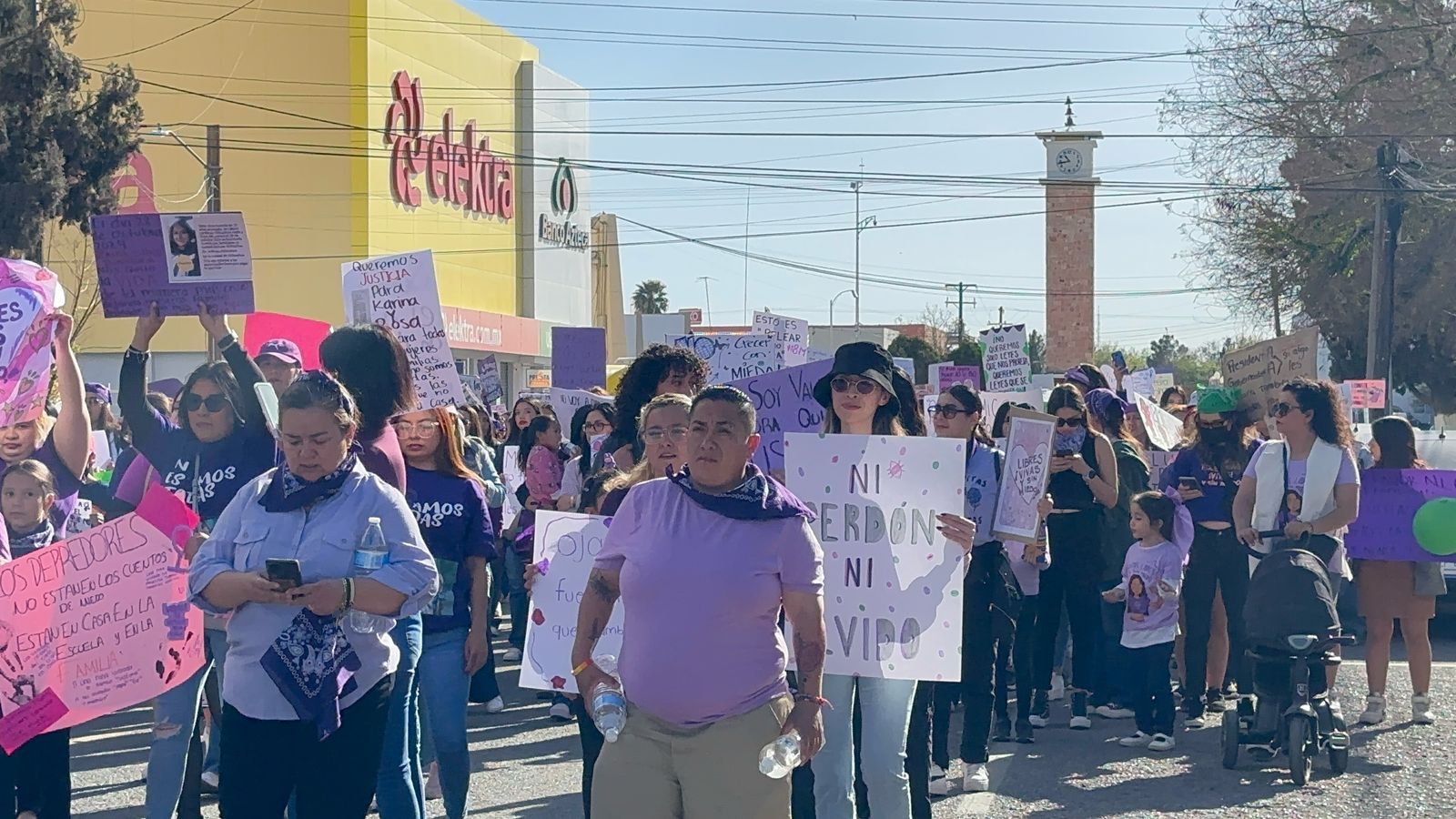 REALIZAN MARCHA POR EL 8M EN DELICIAS