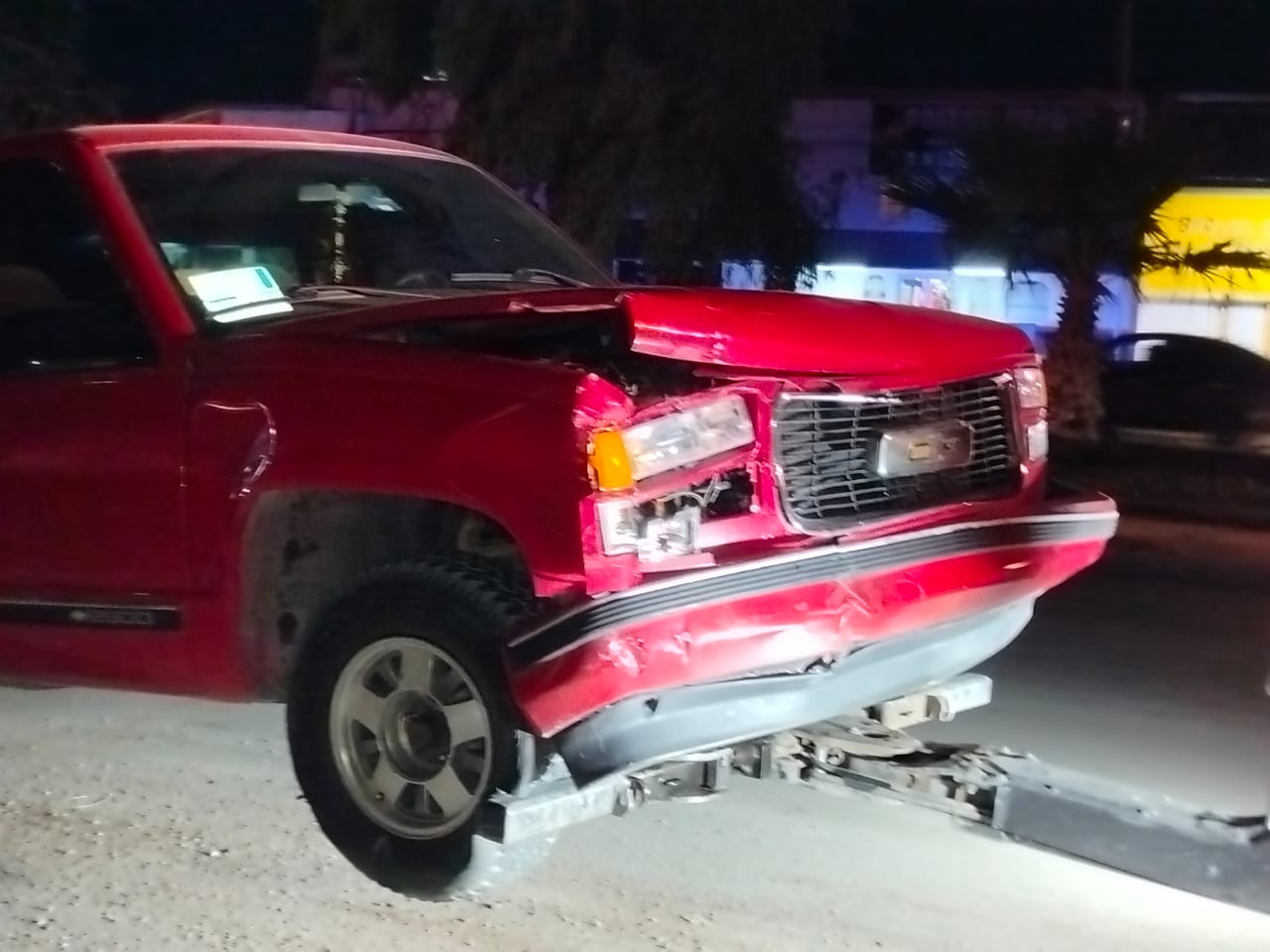 CHOQUE EN AVENIDAS DÉCIMA SUR Y FERNANDO BAEZA DEJA DAÑOS POR 30 MIL PESOS