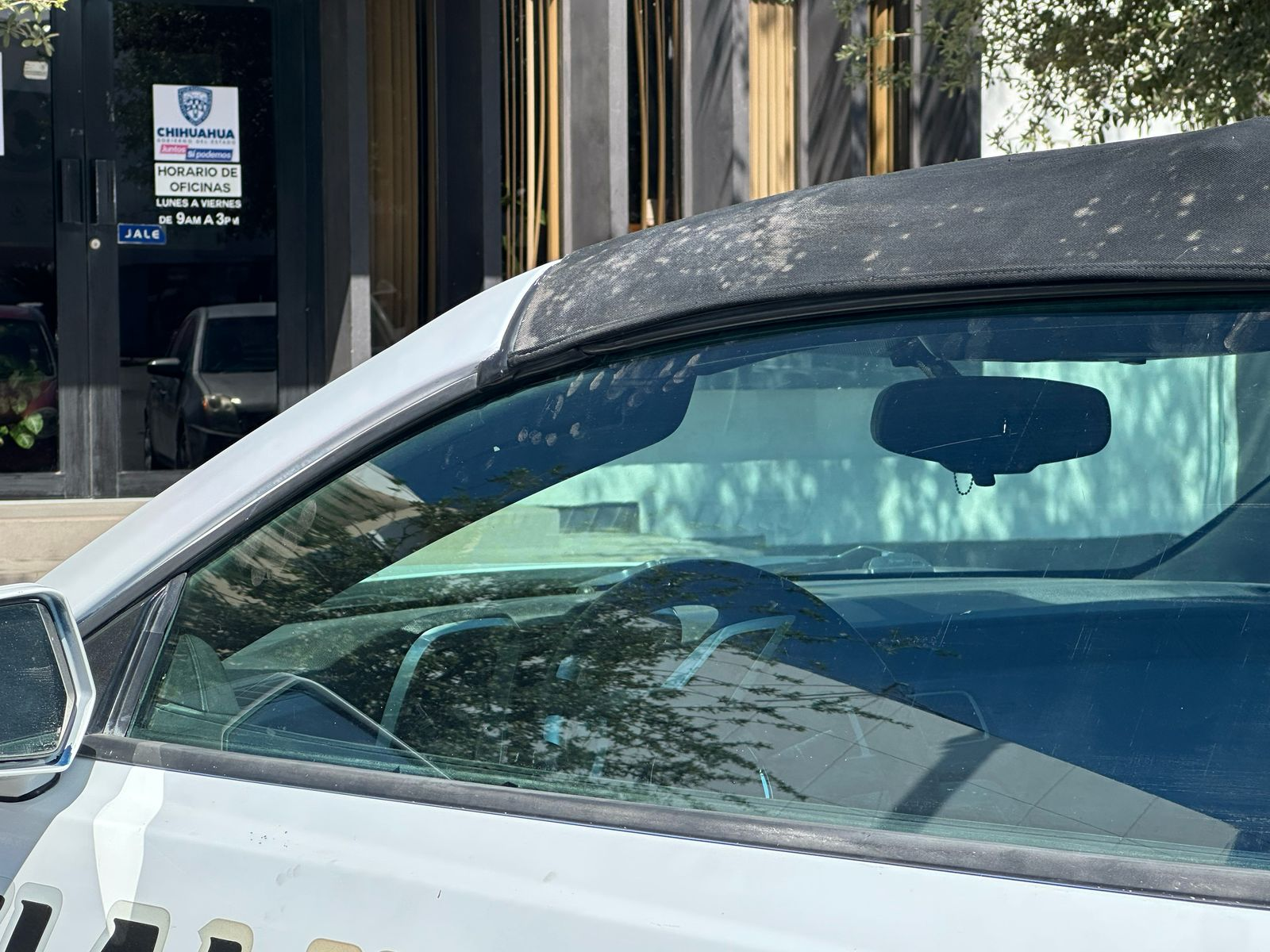 Retiran polarizados a patrullas de Tránsito en Delicias