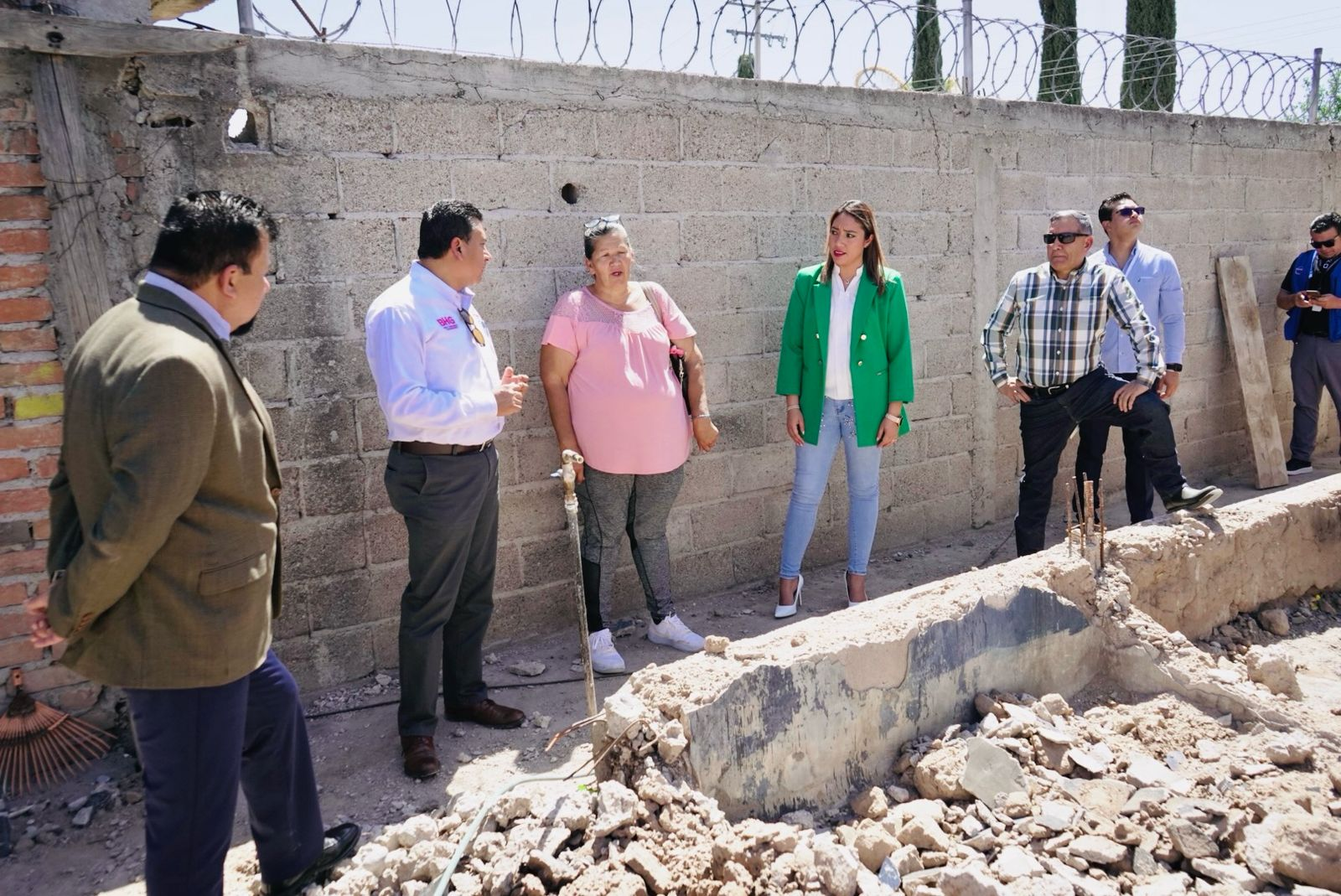 Fito Gardea cumple compromiso con familia afectada por incendio en la Colonia Luis Donaldo Colosio