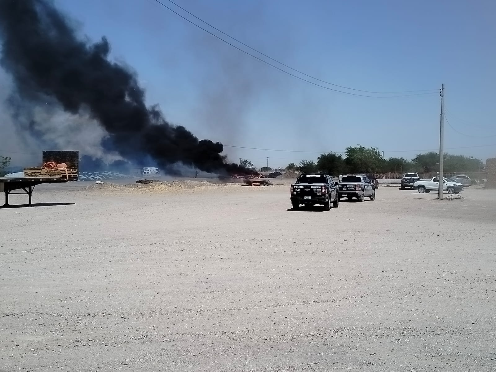 INCENDIO DE LLANTAS GENERA FUERTE MOVILIZACIÓN EN LA ASOCIACIÓN GANADERA LOCAL DE MEOQUI
