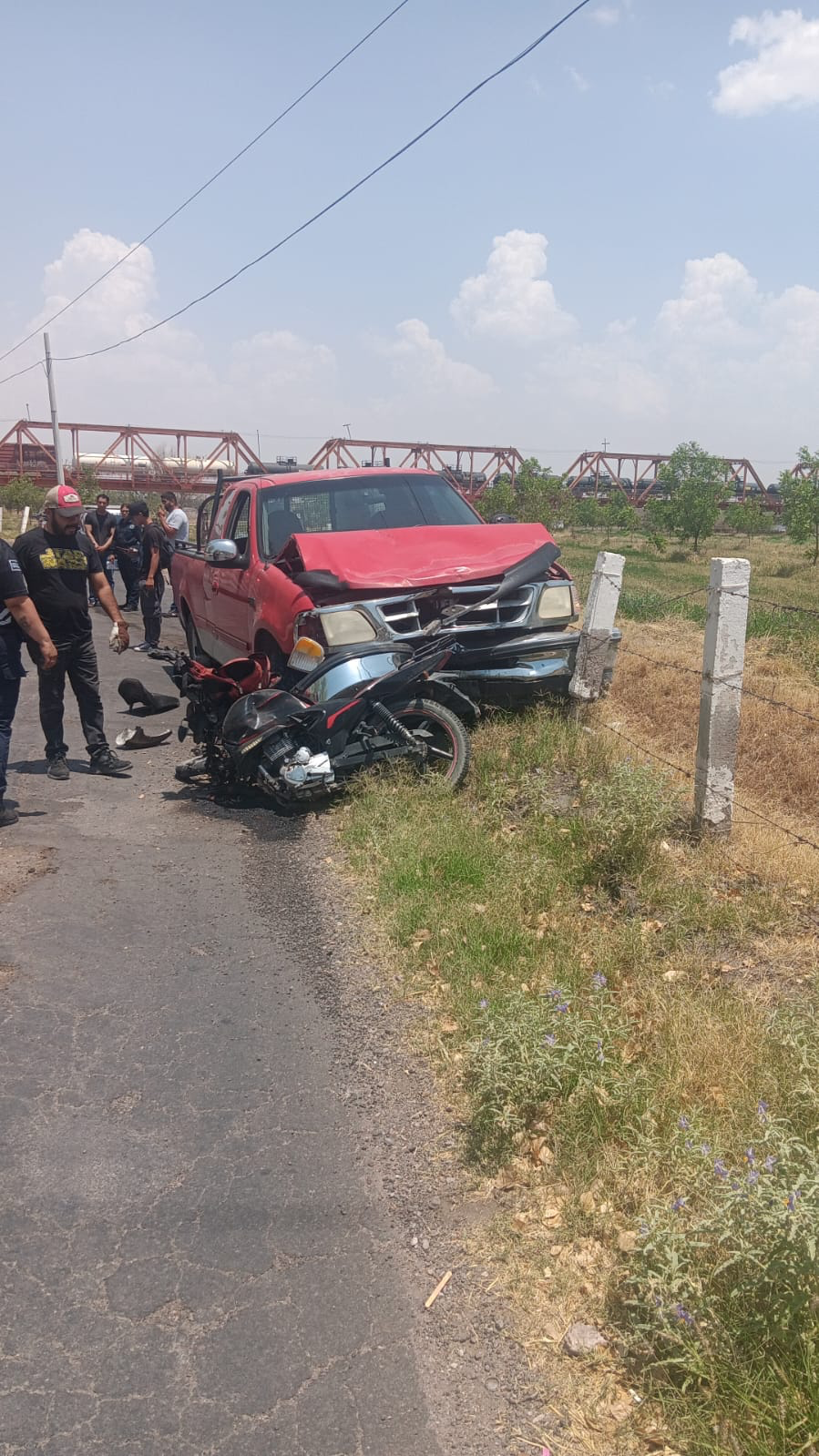 FISCALÍA IDENTIFICA A MOTOCICLISTA FALLECIDO Y DETIENE A CONDUCTOR DE PICK-UP