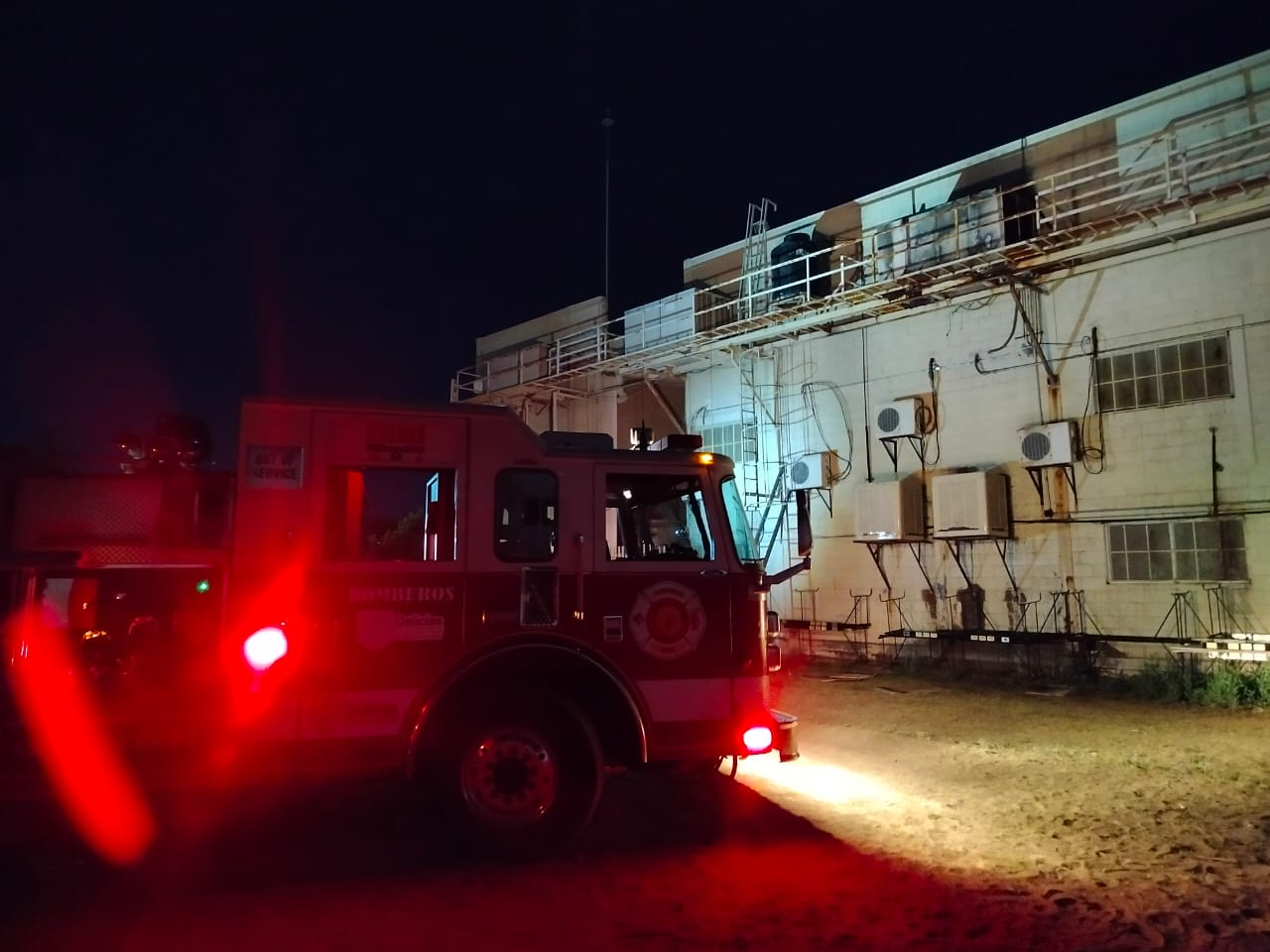 MOVILIZACIÓN EN SECUNDARIA 52 POR HUMADERA EN AUDITORIO