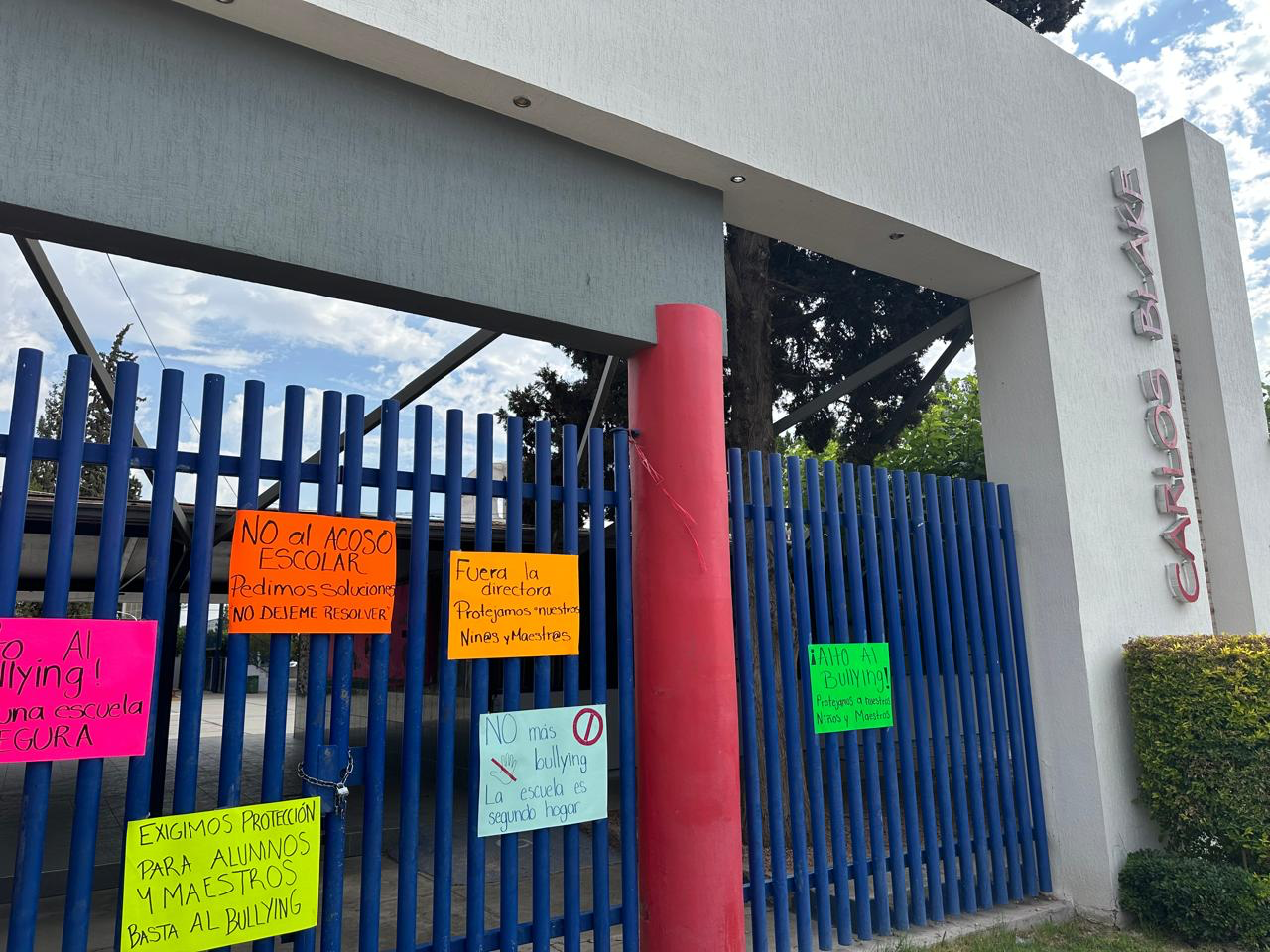 Padres de familia levantan bloqueo tras acuerdo con autoridades; instalarán programa de mediación en escuela Carlos Blake