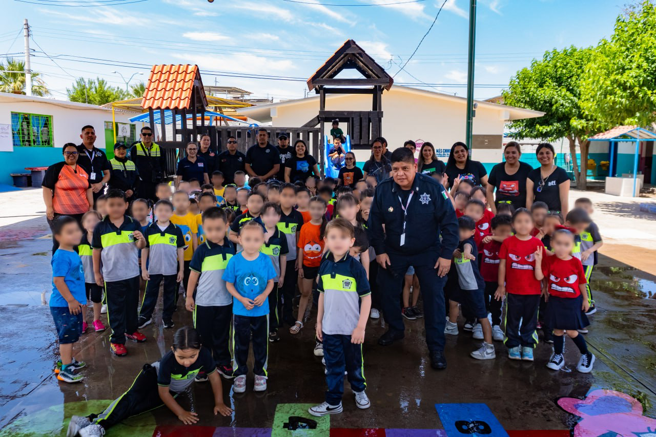 En Meoqui, llevan Policía Amigo al cierre del Programa DARE en Jardín de Niños Cuauhtémoc