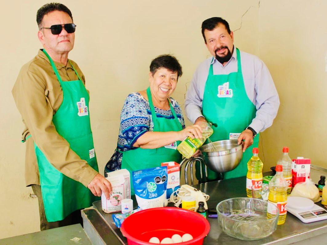 Con estas herramientas ustedes pueden iniciar su propio negocio: Fito Gardea da arranque a taller de panadería en Alvareñas