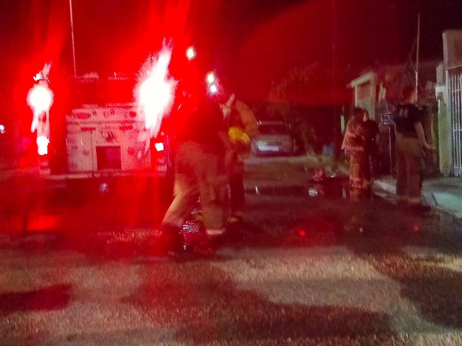 RESCATAN A HOMBRE GRAVEMENTE HERIDO ENTRE ESCOMBROS TRAS INCENDIO EN MONTE ALBÁN