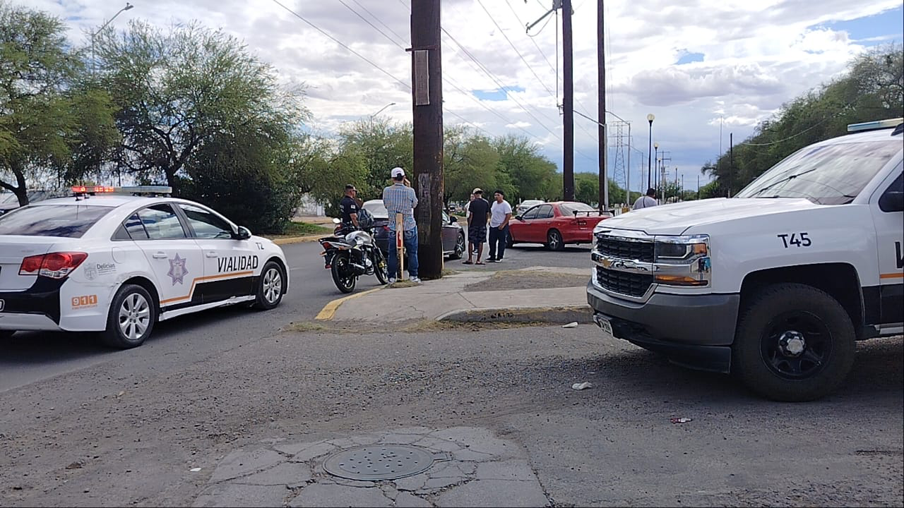 MOTOCICLISTA INTENTÓ GIRAR DESDE CARRIL IZQUIERDO Y CHOCÓ CONTRA TOYOTA EN AVENIDA DE LAS TORRES