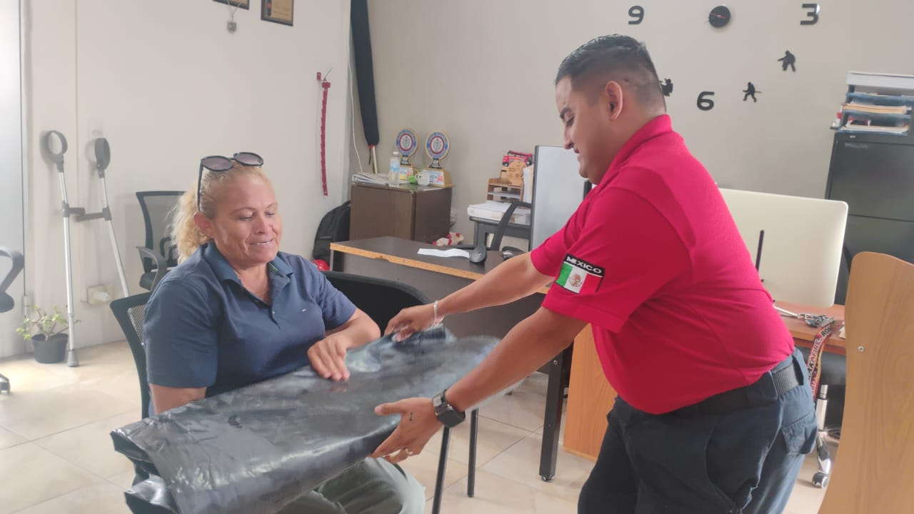 Apoyan en Meoqui a 80 familias con hule y 50 costaleras de arena por estragos de la lluvia