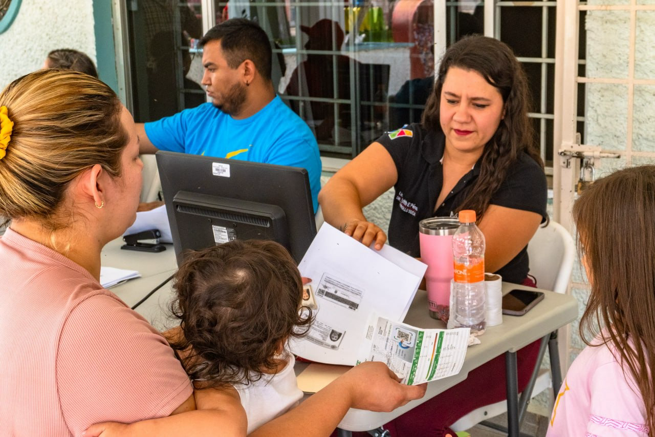 Más de mil Vales de Uniformes Escolares y/o Zapatos Gratuitos entregados durante la primera semana en seccionales de Meoqui