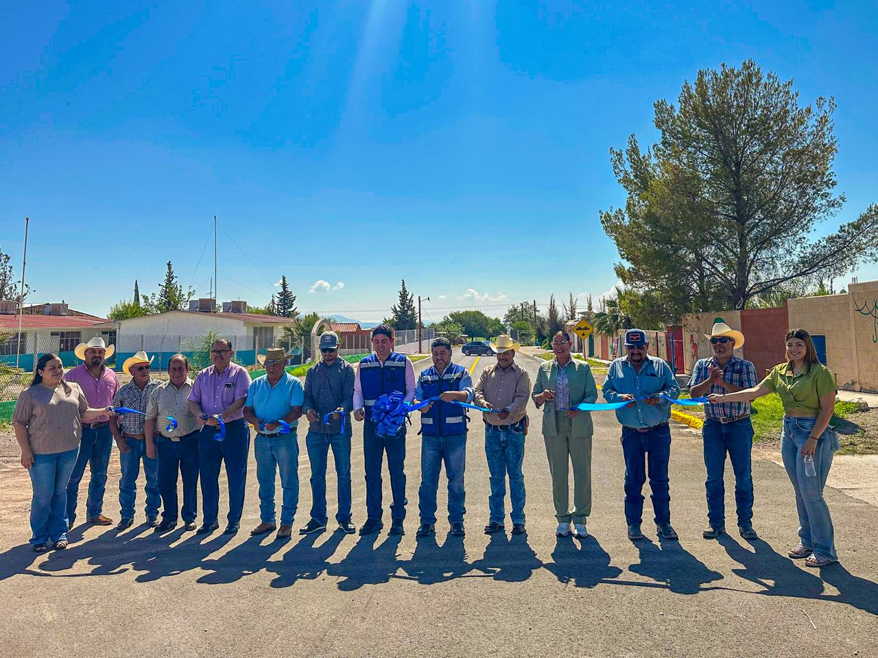 Pepe Andujo entrega obra de pavimentación que beneficia a más de 700habitantes de Salón de Actos