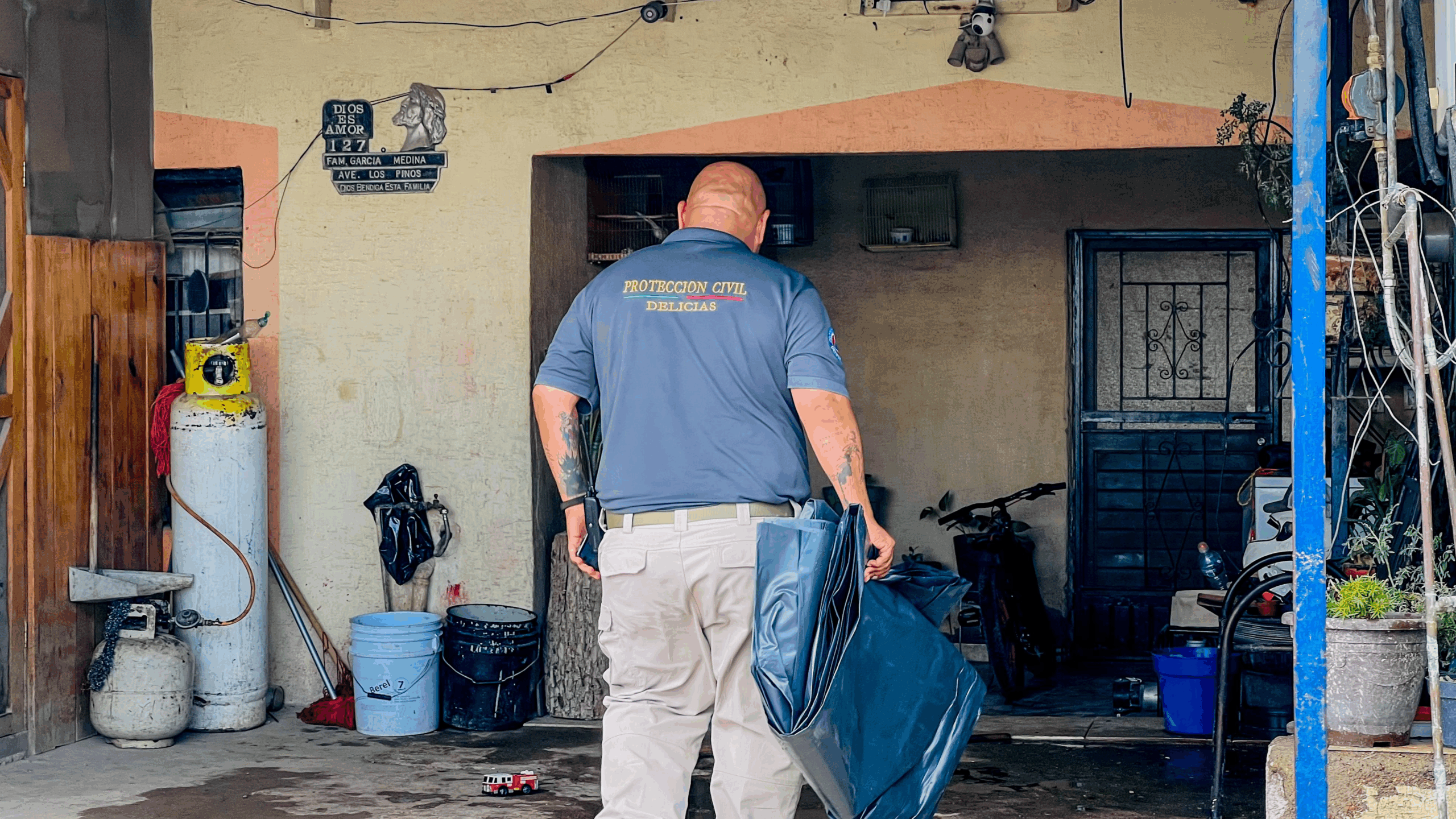 Protección Civil Delicias atiende reportes y entrega hule en zonas vulnerables