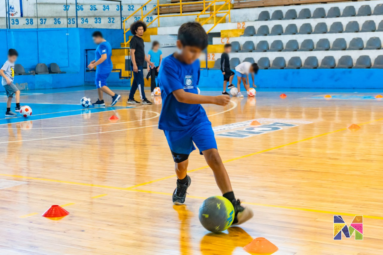 Lleva Gobierno de Meoqui cursos deportivos a comunidades durante el verano