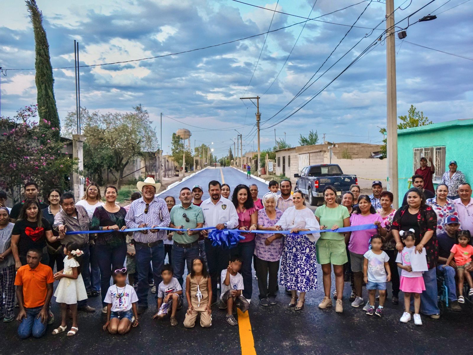 «Vecinos de Col. Vicente Guerrero estrenan calle Bocoyna: Fito Gardea cumple promesa esperada por años»