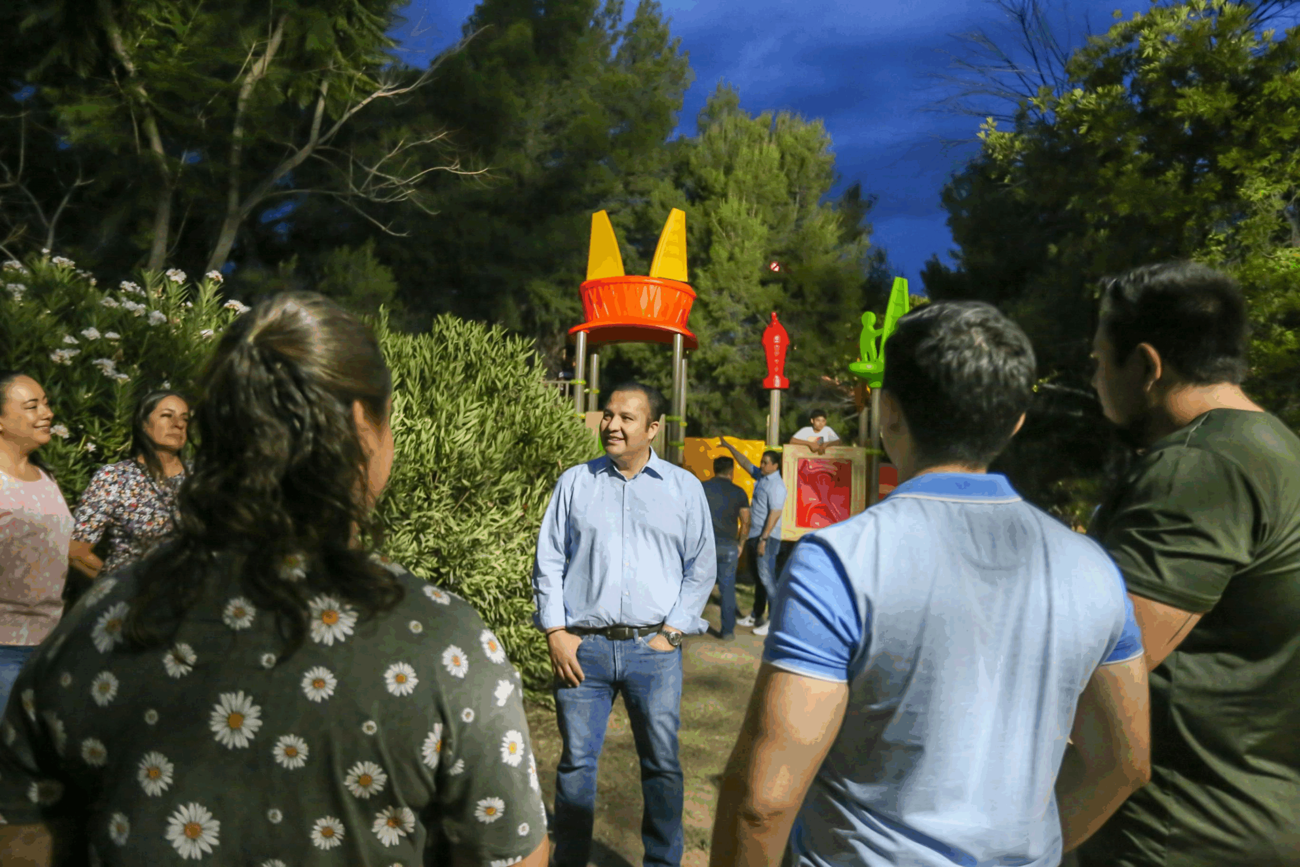 Entrega Valenciano módulos de juegos infantiles en Vencedores y Las Huertas como parte del Presupuesto Participativo