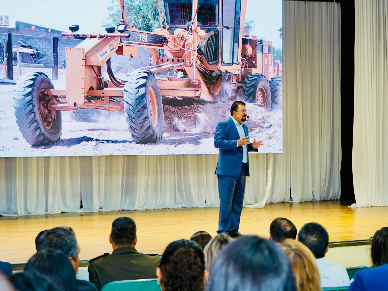 Saucillo mejora comunidades y caminos rurales con apoyo de módulos de riego y maquinaria municipal