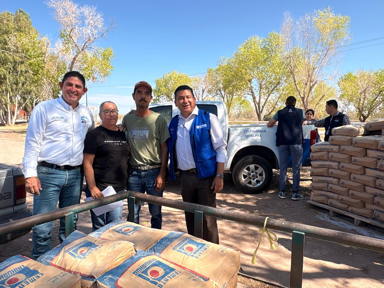 Entrega de material para construcción a través del programa Mejoramiento de vivienda de COESVI