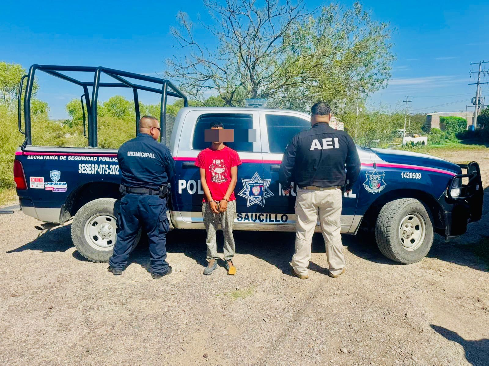 Policía Municipal de Saucillo detiene a presunto responsable con orden de aprehensión por robo