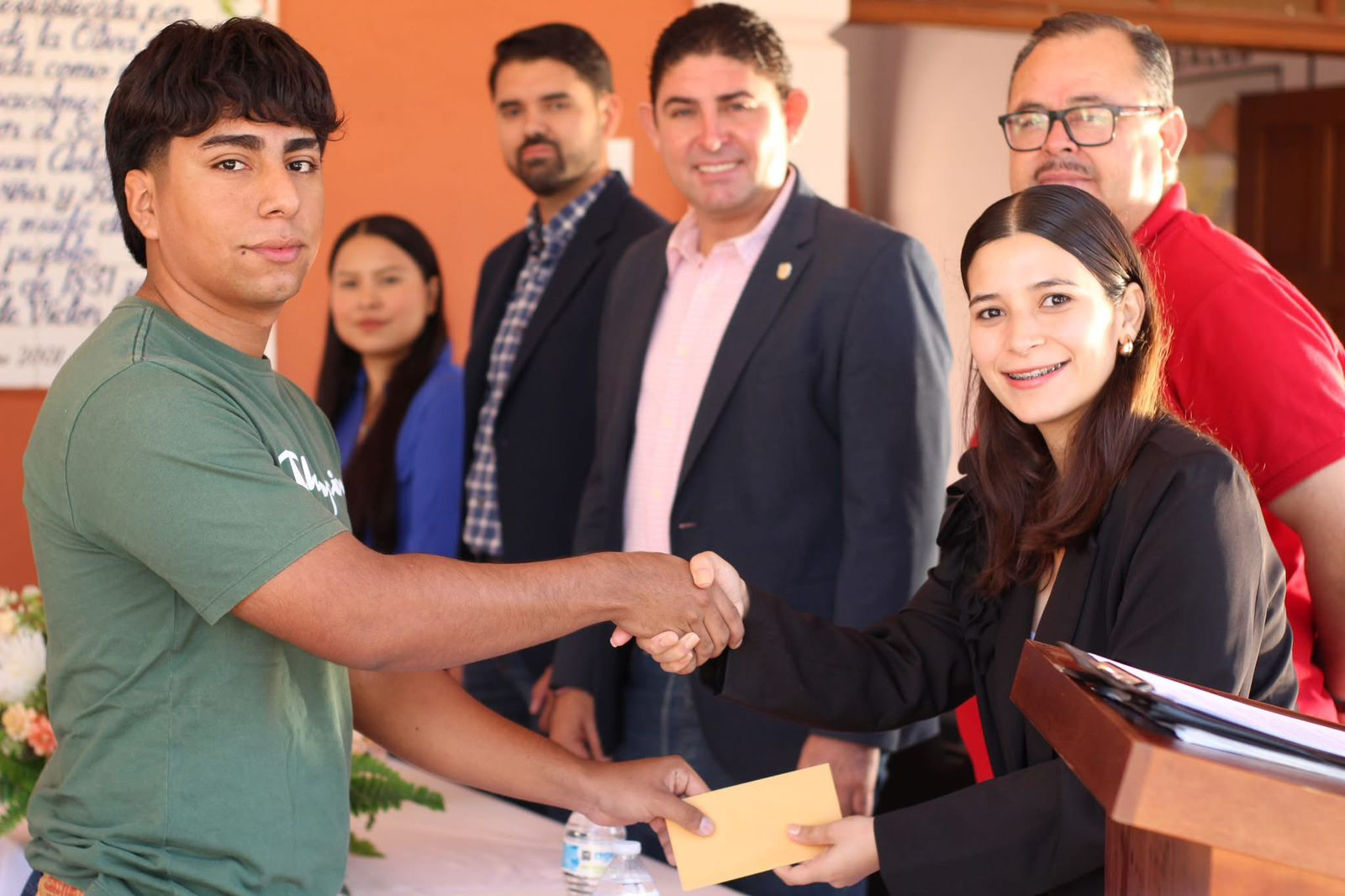 Tercera entrega del programa municipal Becas Universitarias