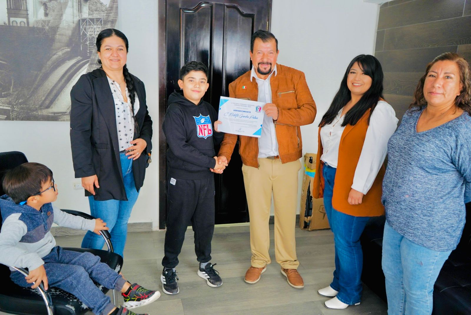 Padres, alumnos, docentes y directivos de la Primaria 2263 reconocen respaldo del alcalde Fito Gardea y piden nuevas mejoras para fortalecer su escuela