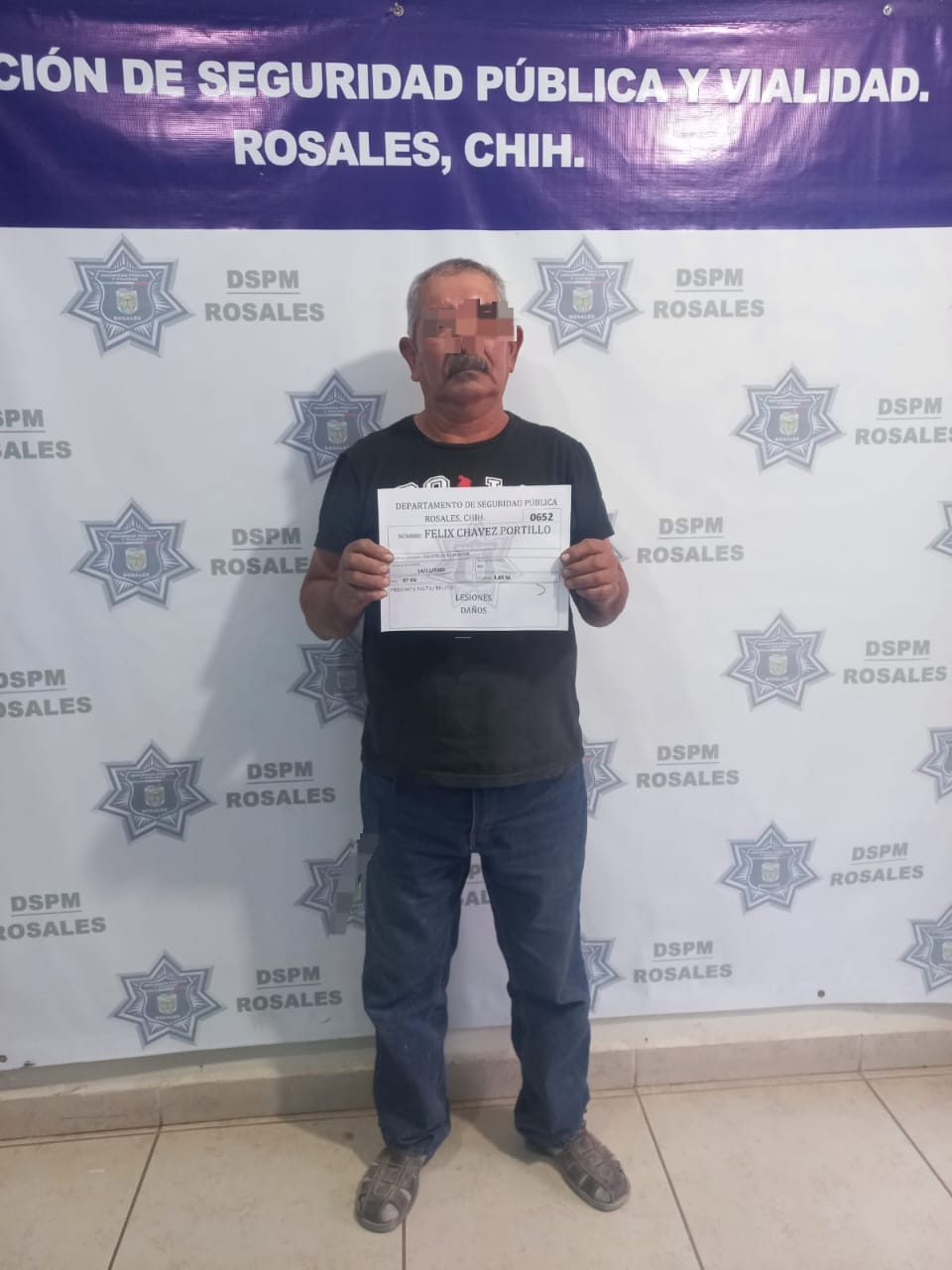 Accidente vial en cruce de la calle Zacatecas y avenida Libertad, en Rosales, Chih.