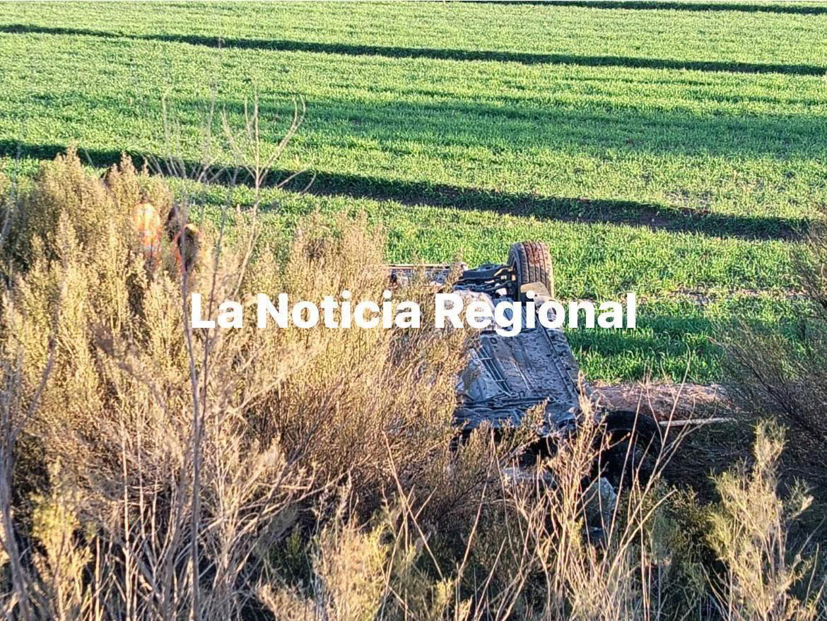 🚨 #Meoqui | Trágica volcadura cobra una vida en la carretera 45