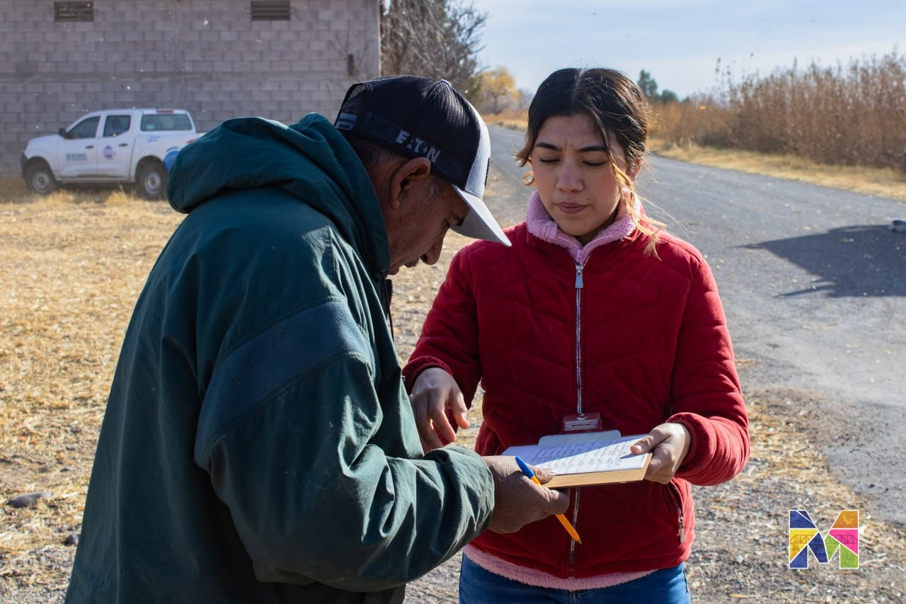 Entregan en Meoqui 400 pacas de rastrojo en apoyo a productores ante la sequía