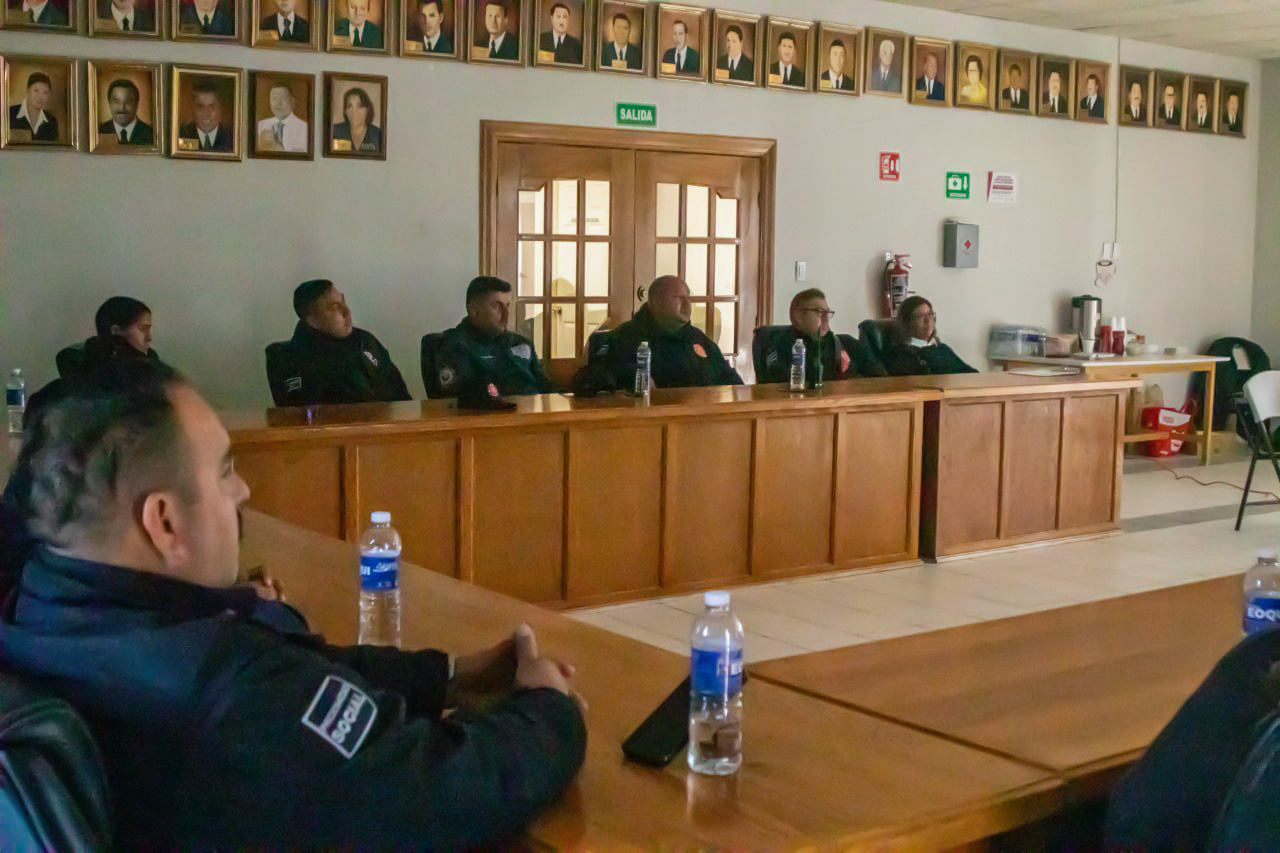 Capacitan en Meoqui a personal de Protección Civil y Bomberos en primeros auxilios psicológicos