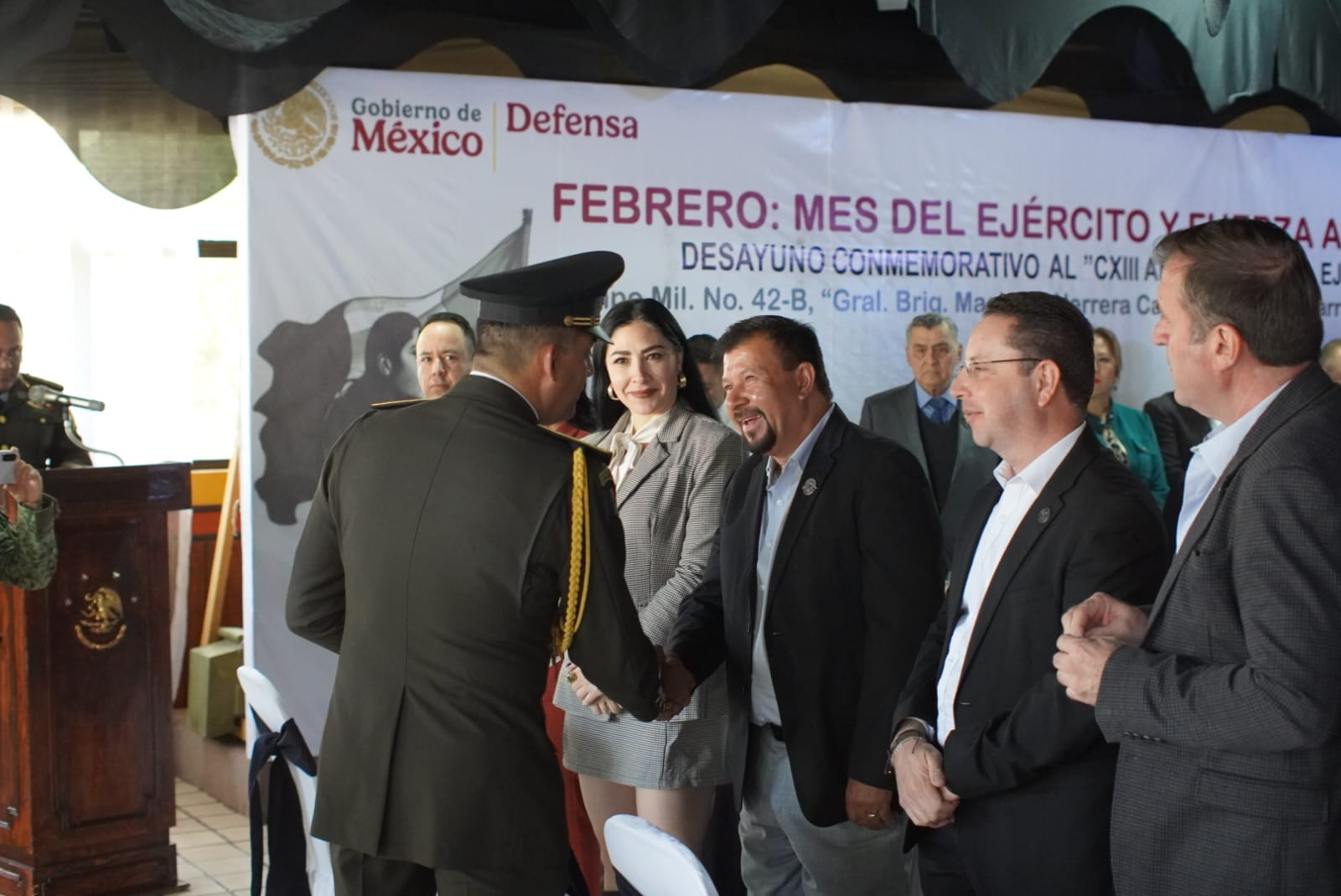 Asiste Fito Gardea, Alcalde de Saucillo, a la conmemoración del CXIII Aniversario del Ejército Mexicano en el 76 B.I. de Parral