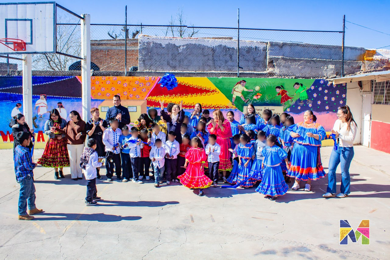 Inaugura Miriam Soto mural de identidad en la Escuela Primaria Indígena Niños Héroes