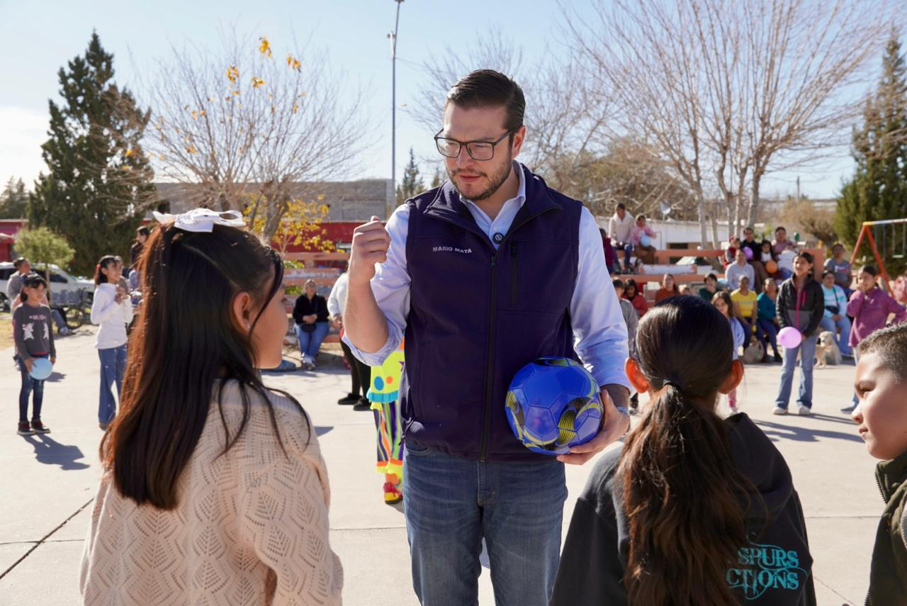 LA COLONIA 4 VIENTOS RECIBIÓ APOYO ALIMENTARIO Y MOMENTOS DE ALEGRÍA GRACIAS AL REGIDOR MARIO MATA