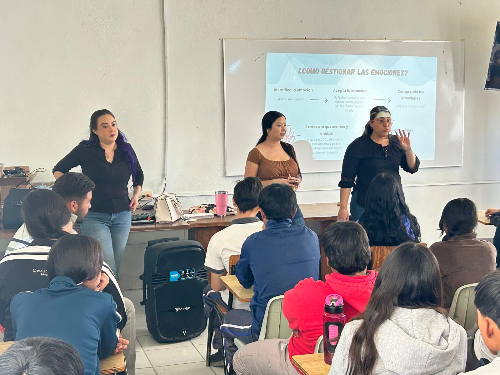 Llevan a adolescentes de Meoqui plática sobre “Manejo de Emociones”